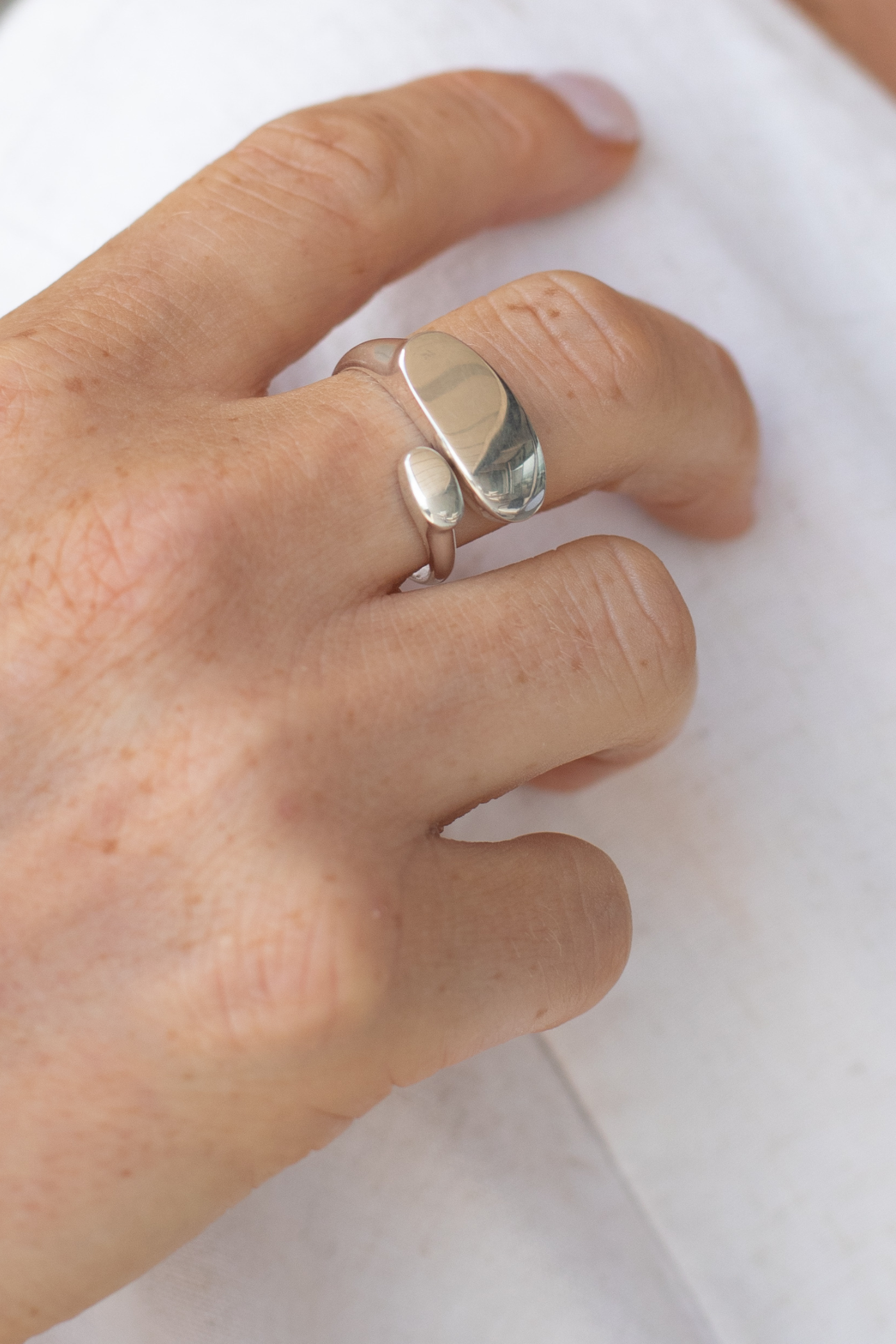 Anillo Bingin Plata 925 - joya artesanal Nomada Soul, plata 925, piedra natural, hecho a mano en Bali - detalle de la piedra natural