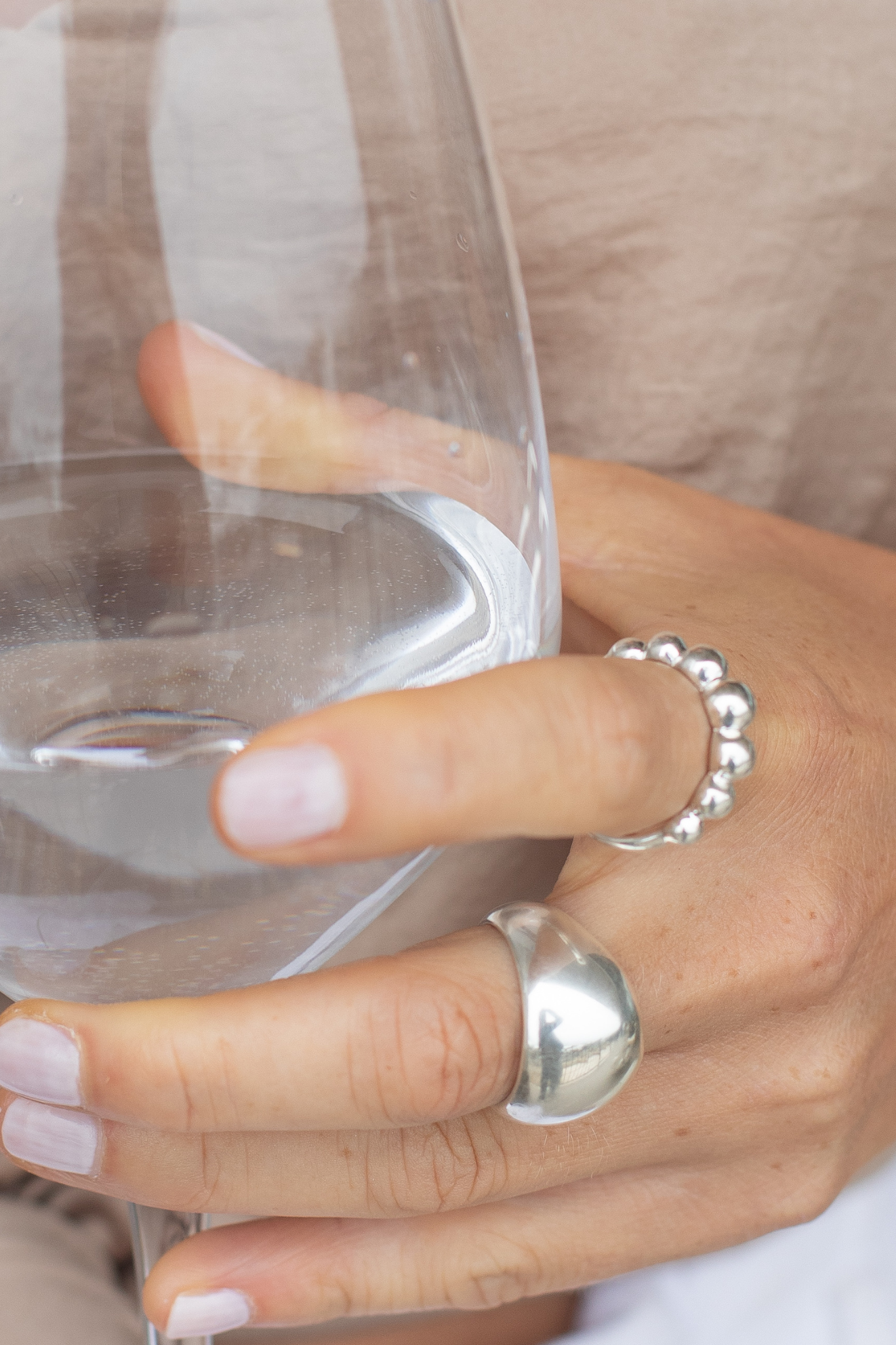 Anillo Ubud Plata 925 - joya artesanal Nomada Soul, plata 925, piedra natural, hecho a mano en Bali - detalle de la piedra natural