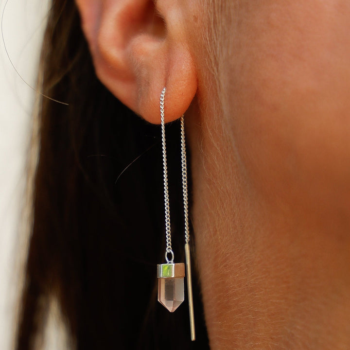 Aros Melasti Cuarzo Rosa Plata 925 - joya artesanal Nomada Soul, plata 925, piedra natural, hecho a mano en Bali - vista frontal