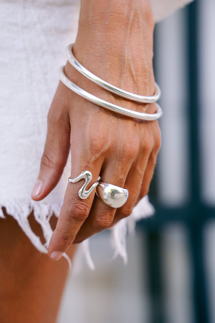 Bazalete Mykonos - joya artesanal Nomada Soul, plata 925, piedra natural, hecho a mano en Bali - detalle de la piedra natural