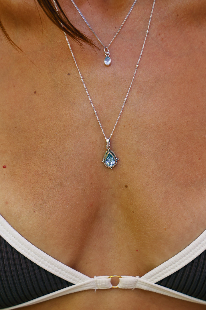 Collar Oporto Aguamarina Plata 925 - joya artesanal Nomada Soul, plata 925, piedra natural, hecho a mano en Bali - detalle de la piedra natural