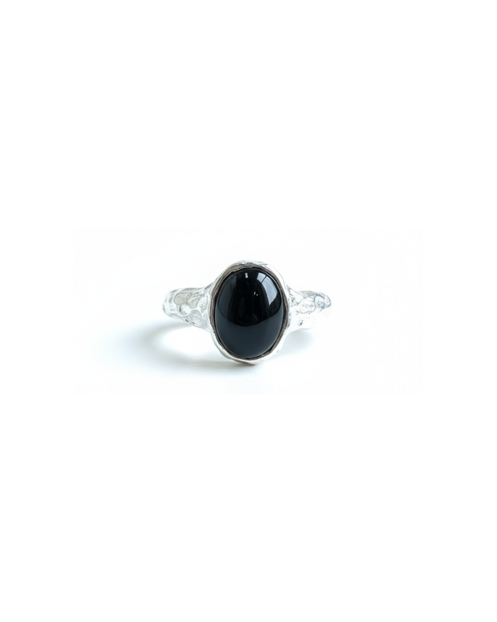 Anillo Cabo Verde Onix Plata 925 - joya artesanal Nomada Soul, plata 925, piedra natural, hecho a mano en Bali - vista lateral